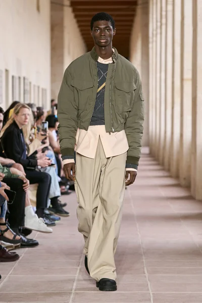 Look 17